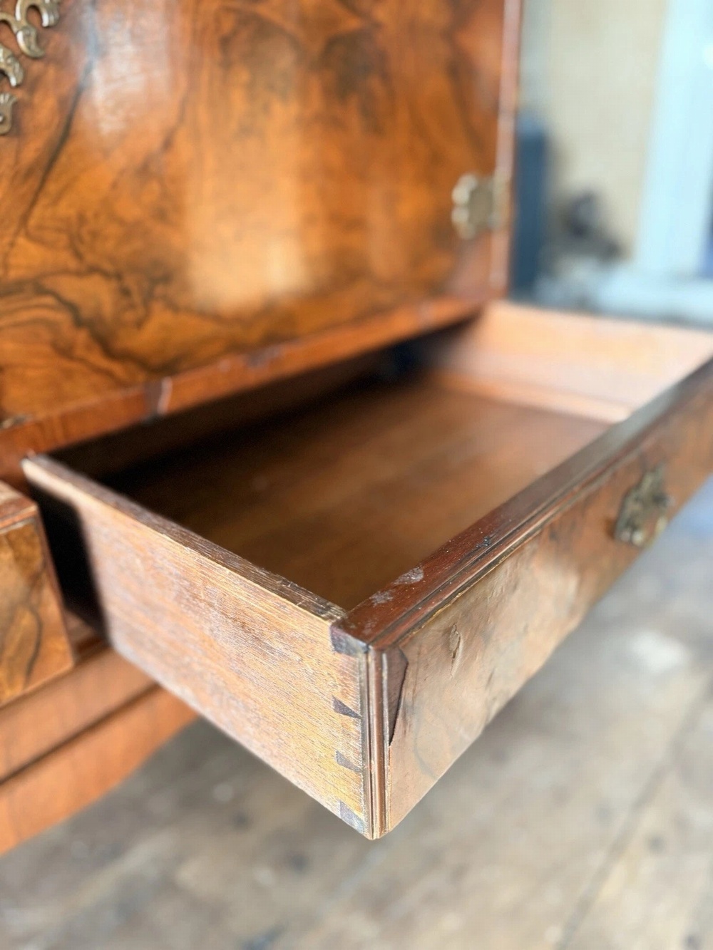 Vintage ANTIQUE English Walnut Burr Queen Anne Art Deco Cocktail Drinks Cabinet