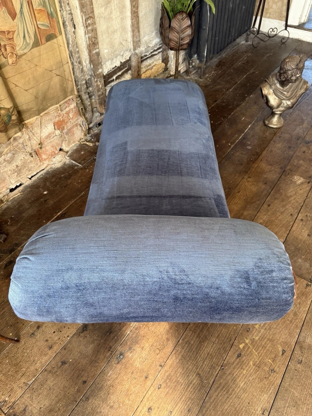 Rare Elegant Antique Walnut Carved Blue Statement French Chaise Longue Daybed