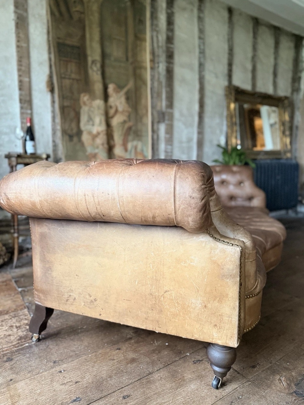 Handmade Superior Fine Quality Heavy Vintage Leather Tan Chesterfield Serpentine Sofa Settee