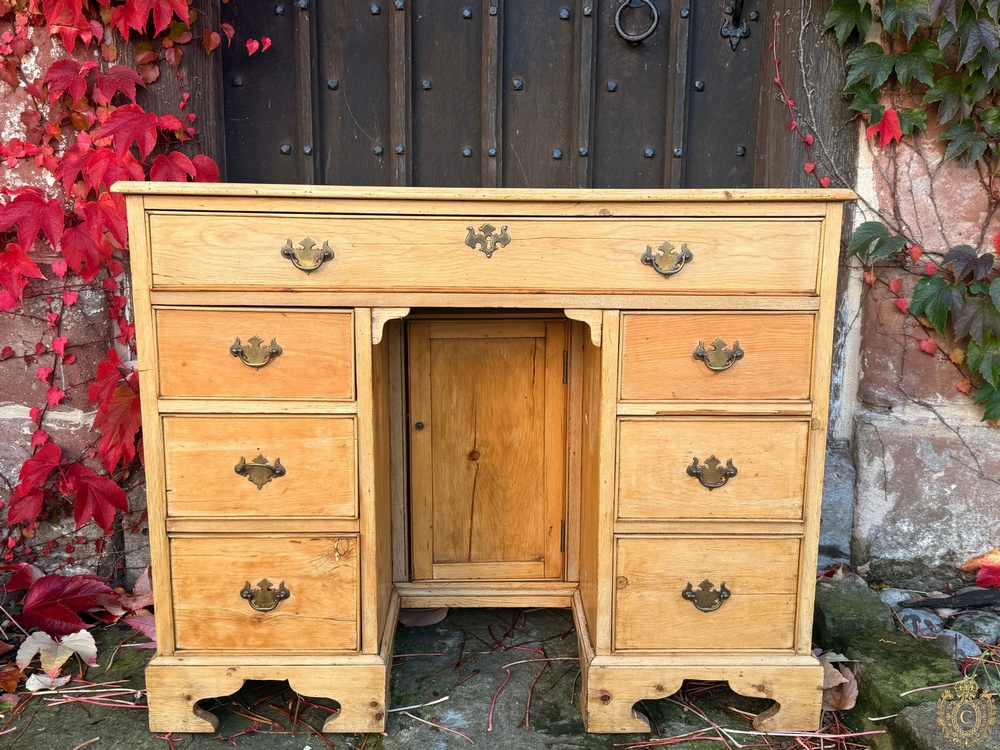Amtique Pine Desk