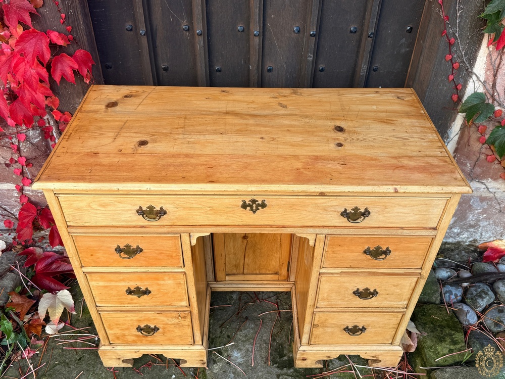 Amtique Pine Desk